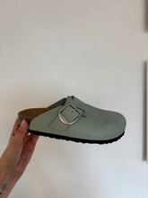 Carica l&#39;immagine nel visualizzatore di Gallery, Birkenstock - Boston big buckle pelle nubuck salvia
